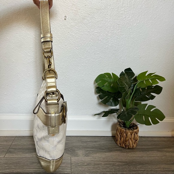 Coach signature monogram canvas gold/white combo - Picture 6 of 7